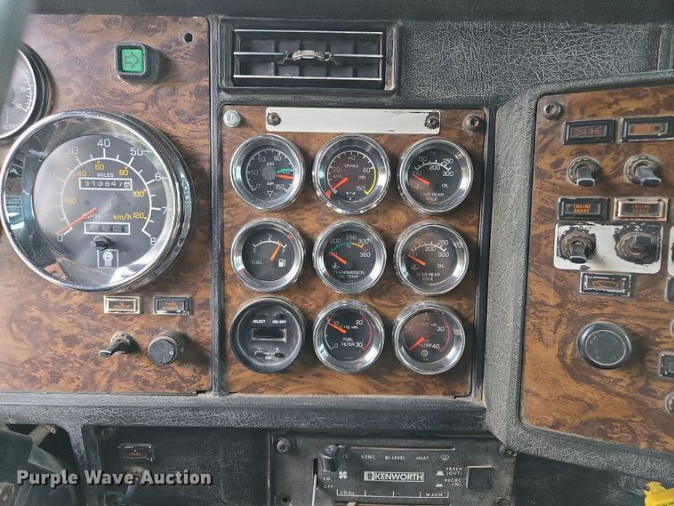 image for item EM7082 1996 Kenworth T800B truck cab and chassis