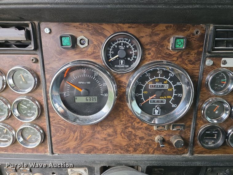 image for item EM7082 1996 Kenworth T800B truck cab and chassis