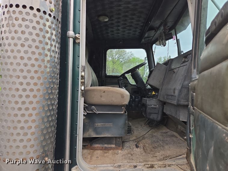 image for item EM7082 1996 Kenworth T800B truck cab and chassis