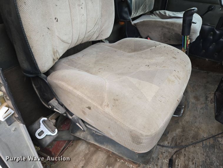 image for item EM7082 1996 Kenworth T800B truck cab and chassis