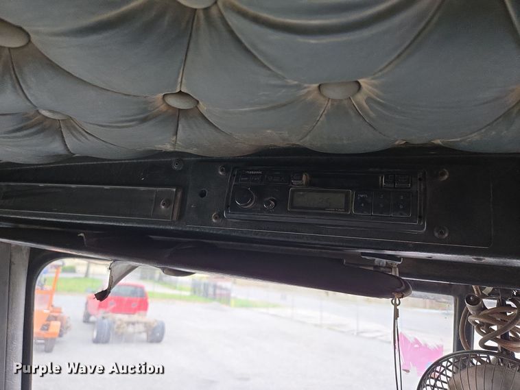 image for item EM7082 1996 Kenworth T800B truck cab and chassis