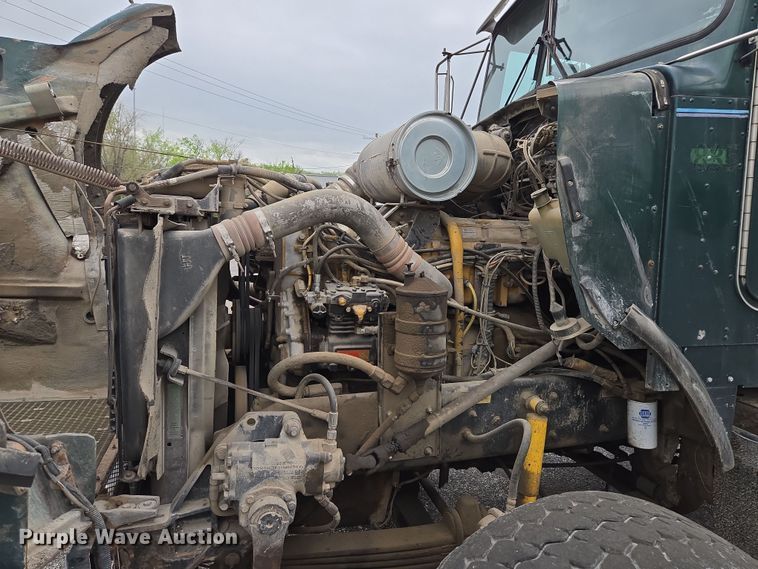 image for item EM7082 1996 Kenworth T800B truck cab and chassis