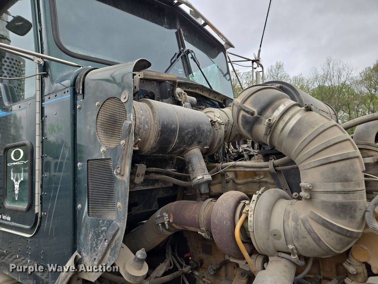 image for item EM7082 1996 Kenworth T800B truck cab and chassis