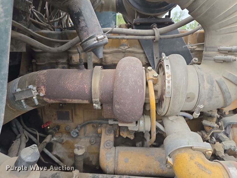 image for item EM7082 1996 Kenworth T800B truck cab and chassis