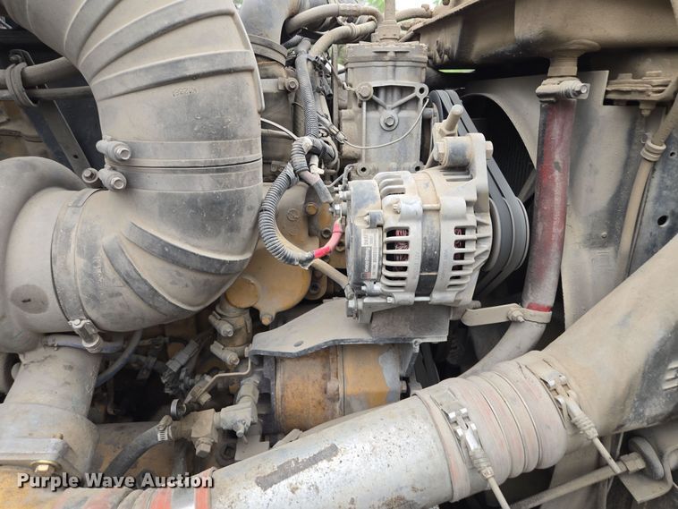 image for item EM7082 1996 Kenworth T800B truck cab and chassis