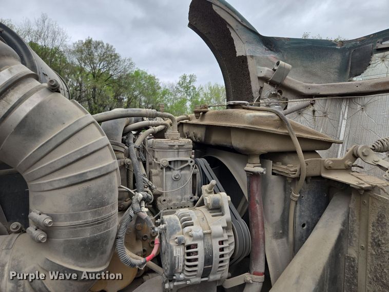 image for item EM7082 1996 Kenworth T800B truck cab and chassis