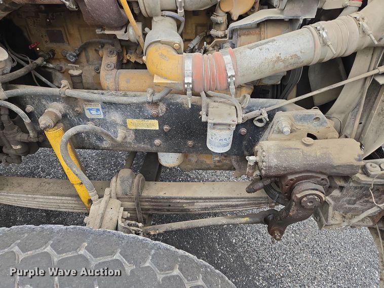 image for item EM7082 1996 Kenworth T800B truck cab and chassis