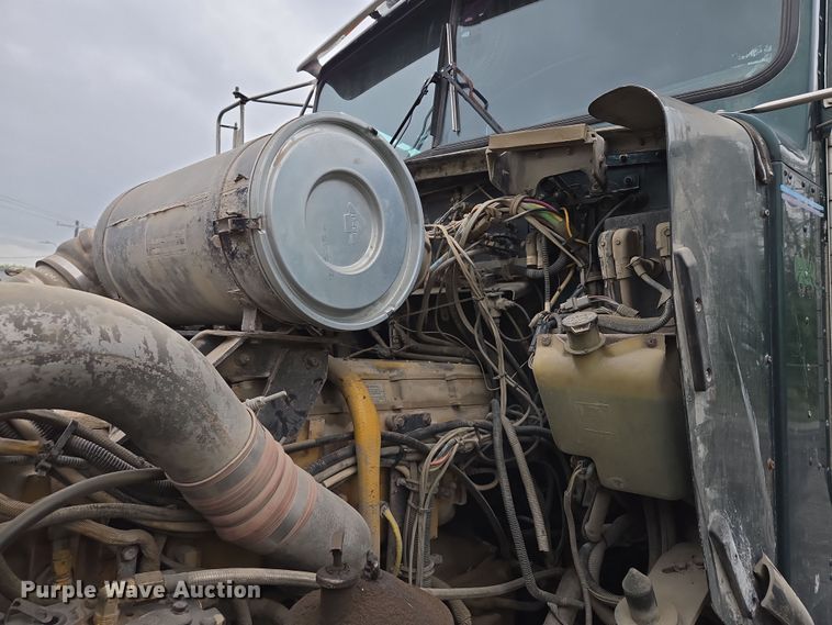 image for item EM7082 1996 Kenworth T800B truck cab and chassis