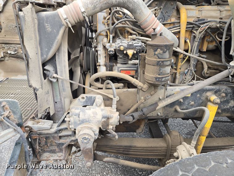 image for item EM7082 1996 Kenworth T800B truck cab and chassis