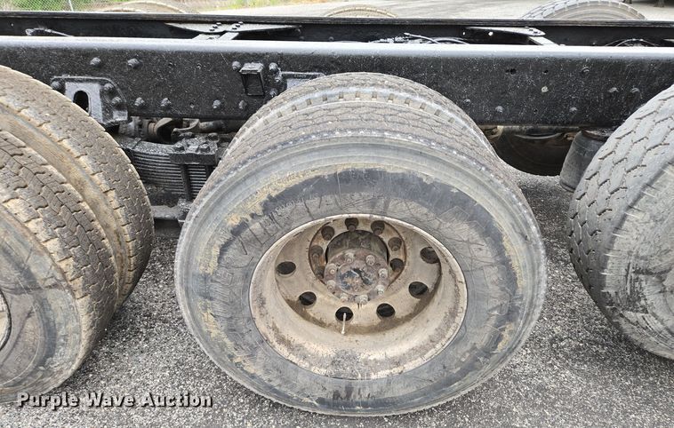 image for item EM7082 1996 Kenworth T800B truck cab and chassis