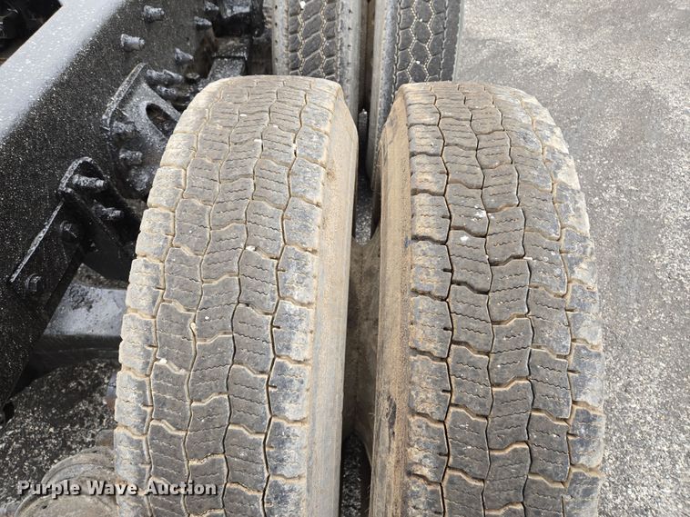 image for item EM7082 1996 Kenworth T800B truck cab and chassis