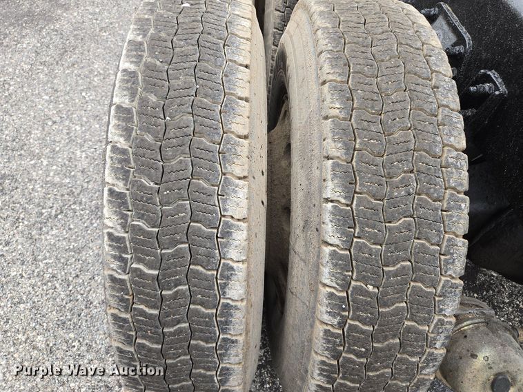 image for item EM7082 1996 Kenworth T800B truck cab and chassis