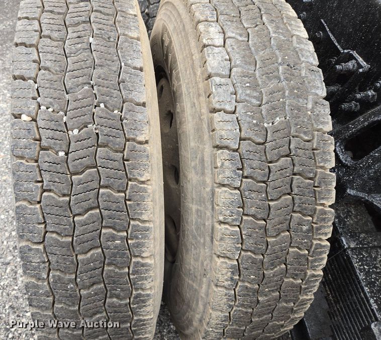 image for item EM7082 1996 Kenworth T800B truck cab and chassis