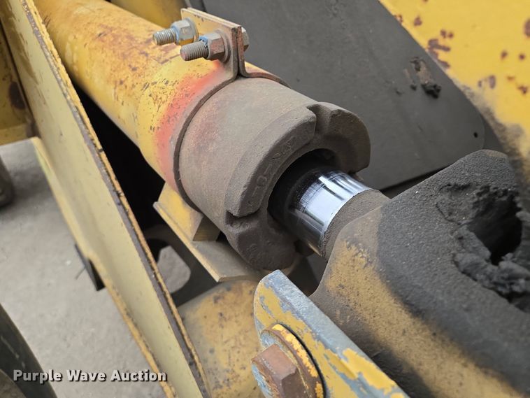 image for item EM7084 1995 Caterpillar 928F wheel loader