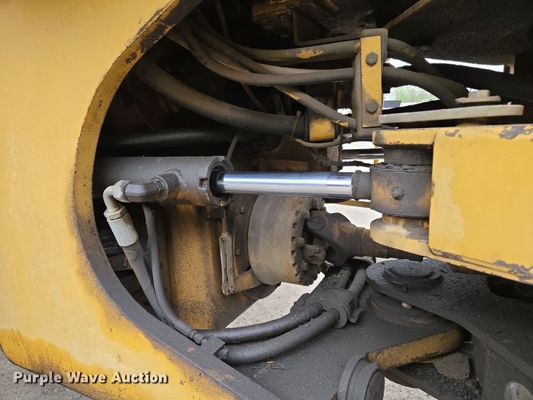 image for item EM7084 1995 Caterpillar 928F wheel loader