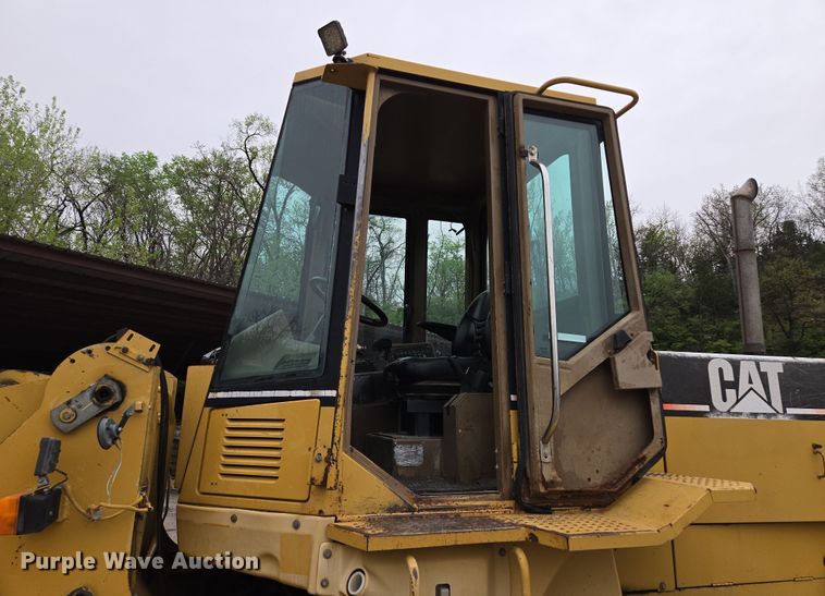 image for item EM7084 1995 Caterpillar 928F wheel loader