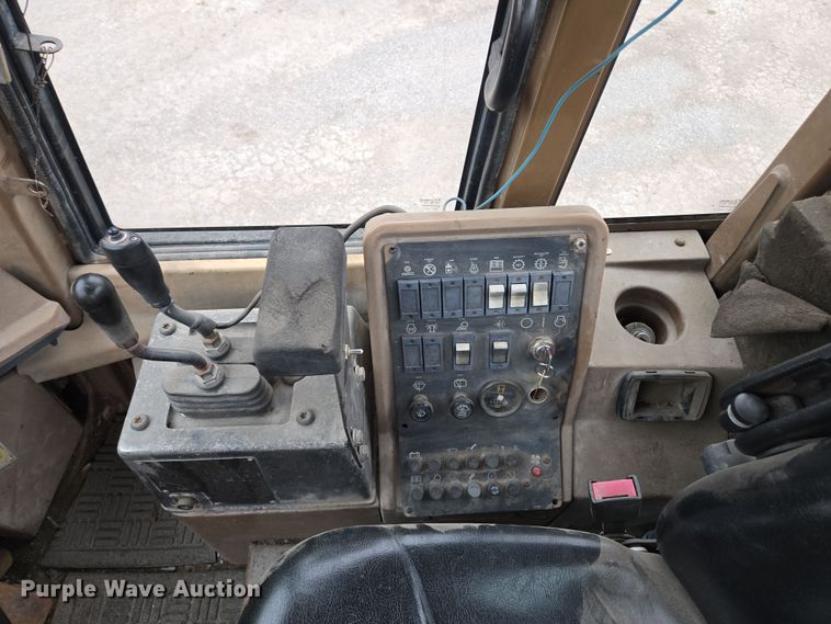 image for item EM7084 1995 Caterpillar 928F wheel loader