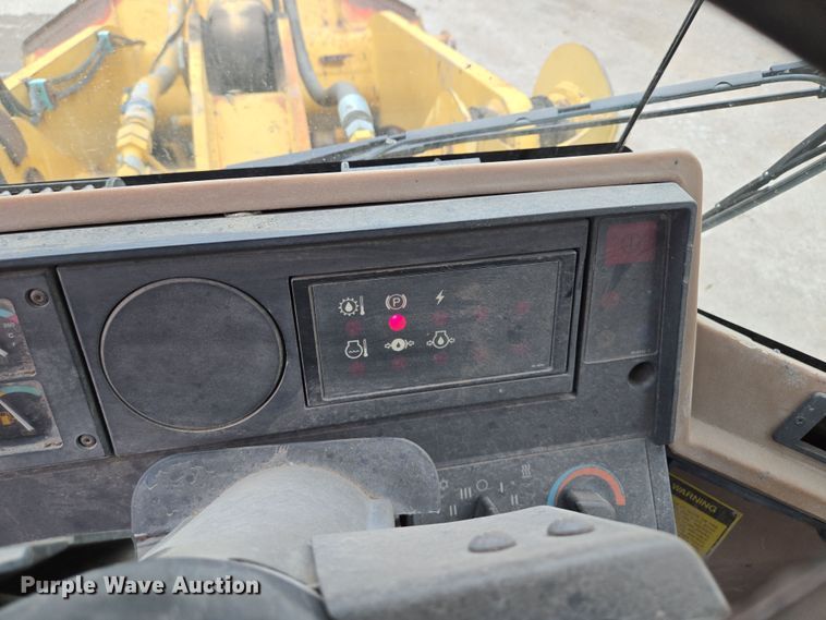 image for item EM7084 1995 Caterpillar 928F wheel loader