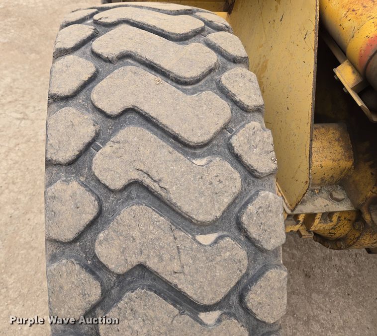 image for item EM7084 1995 Caterpillar 928F wheel loader