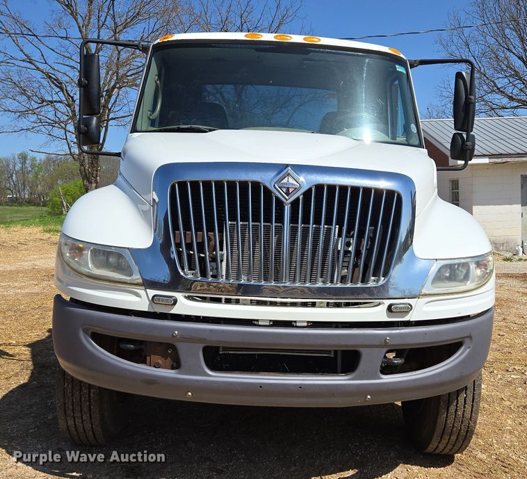 image for item EN3604 2009 International 4400 SBA utility / service truck