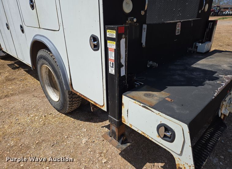 image for item EN3604 2009 International 4400 SBA utility / service truck