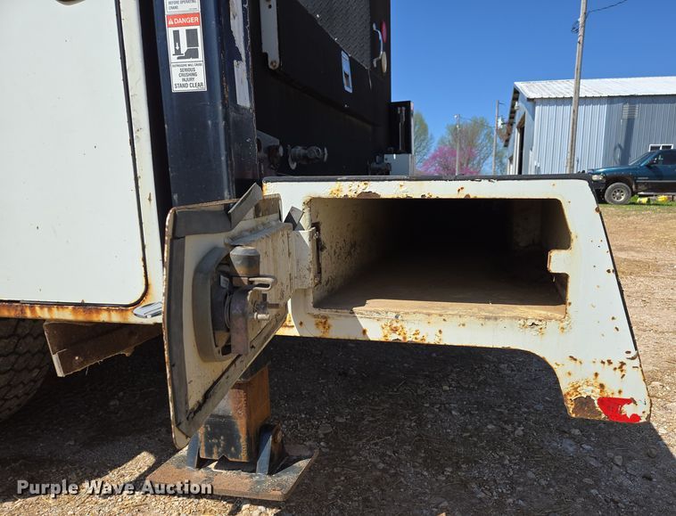 image for item EN3604 2009 International 4400 SBA utility / service truck