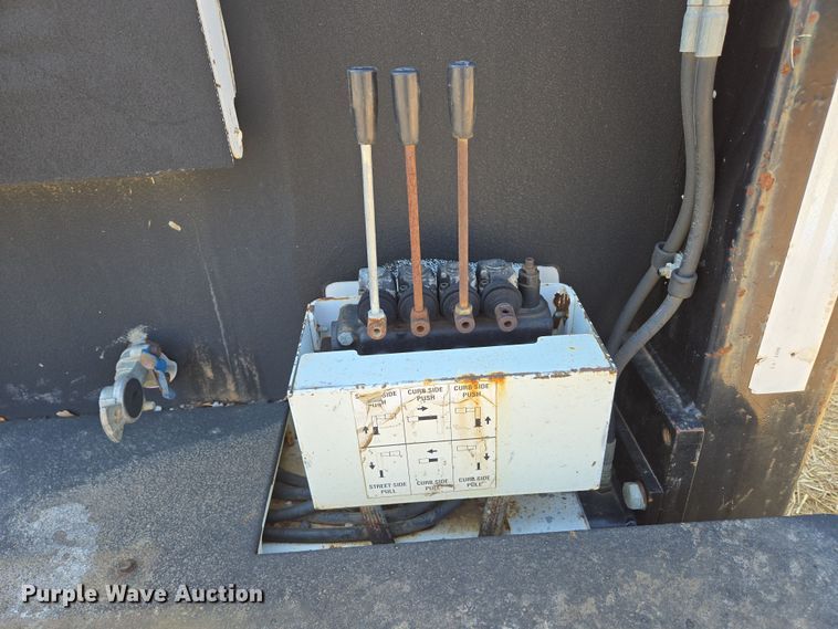 image for item EN3604 2009 International 4400 SBA utility / service truck