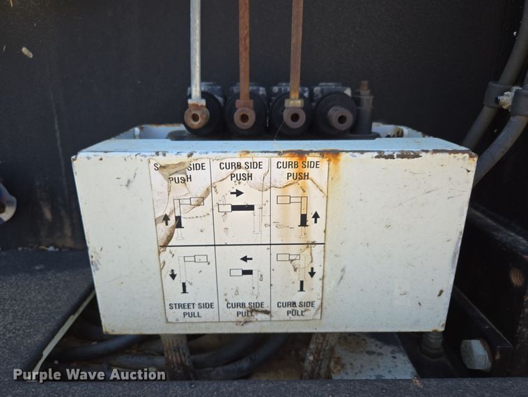 image for item EN3604 2009 International 4400 SBA utility / service truck