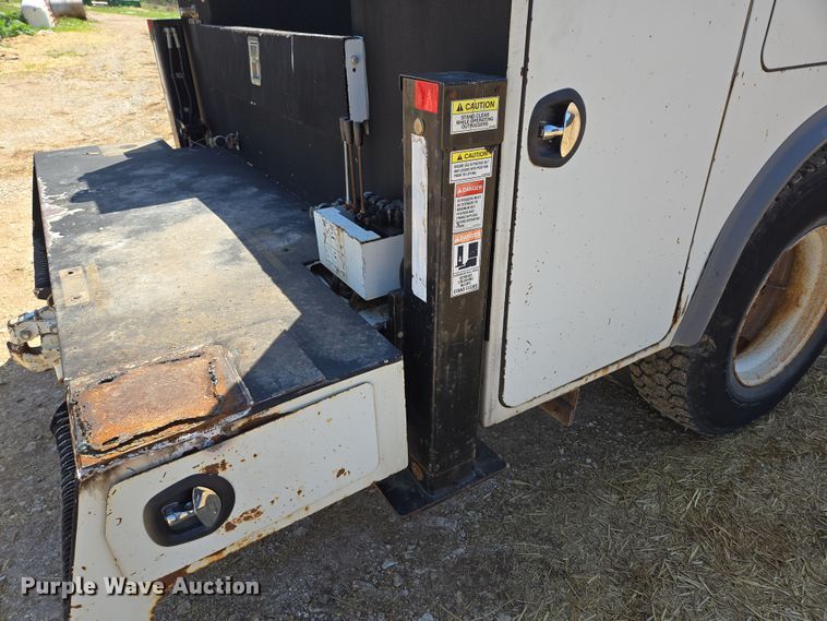 image for item EN3604 2009 International 4400 SBA utility / service truck