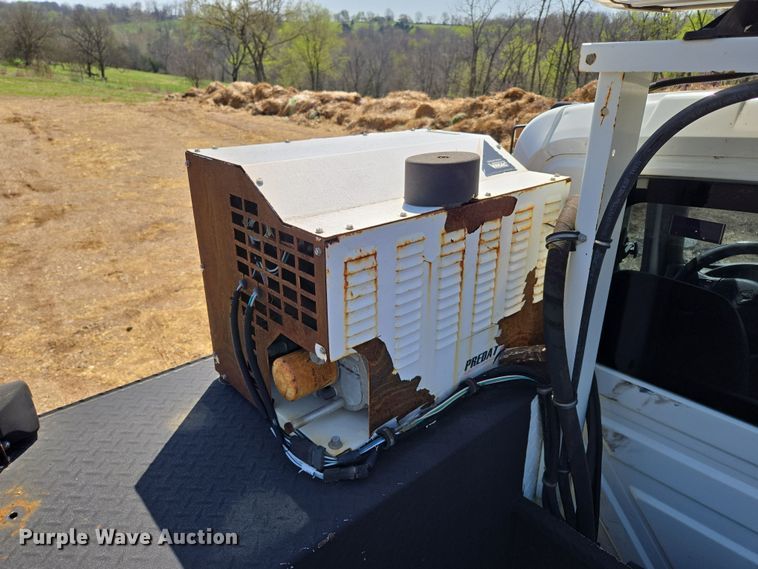 image for item EN3604 2009 International 4400 SBA utility / service truck