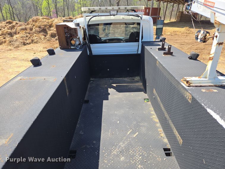 image for item EN3604 2009 International 4400 SBA utility / service truck