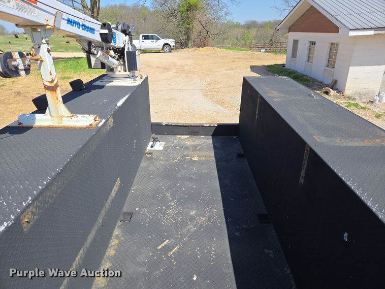 image for item EN3604 2009 International 4400 SBA utility / service truck