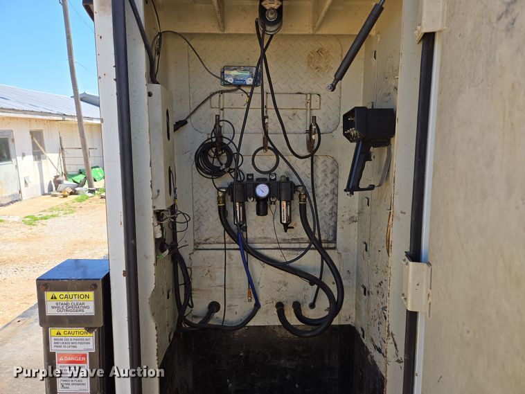 image for item EN3604 2009 International 4400 SBA utility / service truck