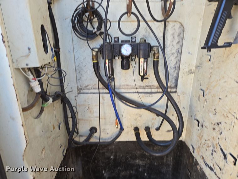 image for item EN3604 2009 International 4400 SBA utility / service truck