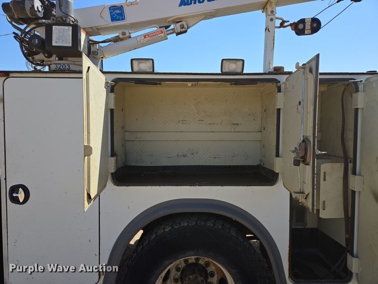 image for item EN3604 2009 International 4400 SBA utility / service truck