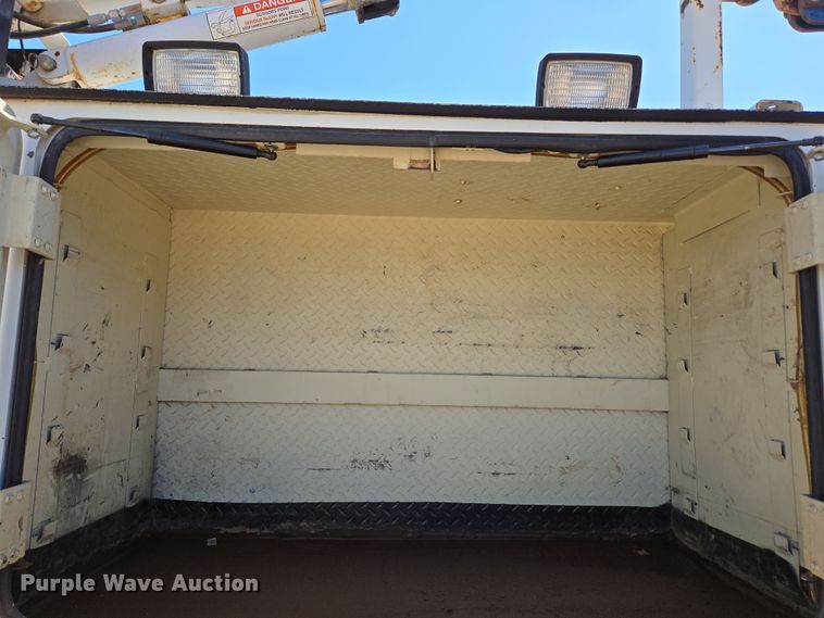 image for item EN3604 2009 International 4400 SBA utility / service truck