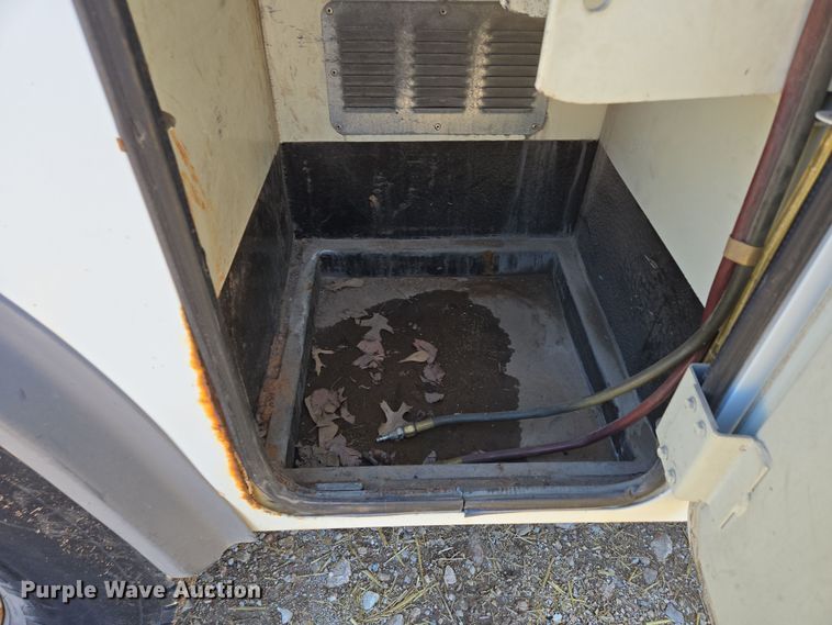 image for item EN3604 2009 International 4400 SBA utility / service truck