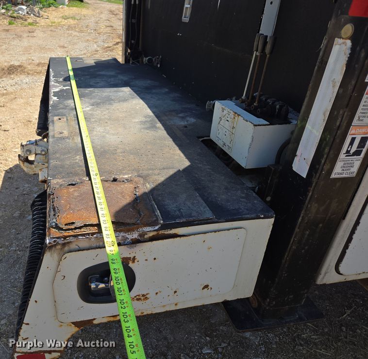 image for item EN3604 2009 International 4400 SBA utility / service truck