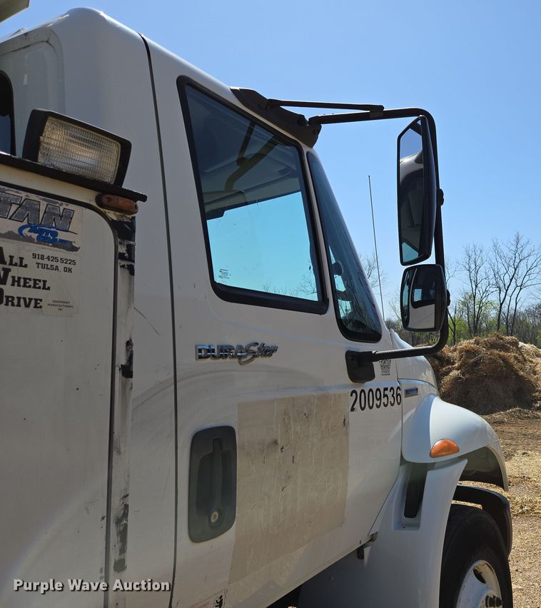 image for item EN3604 2009 International 4400 SBA utility / service truck