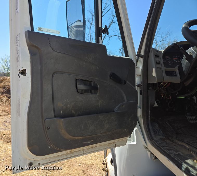 image for item EN3604 2009 International 4400 SBA utility / service truck