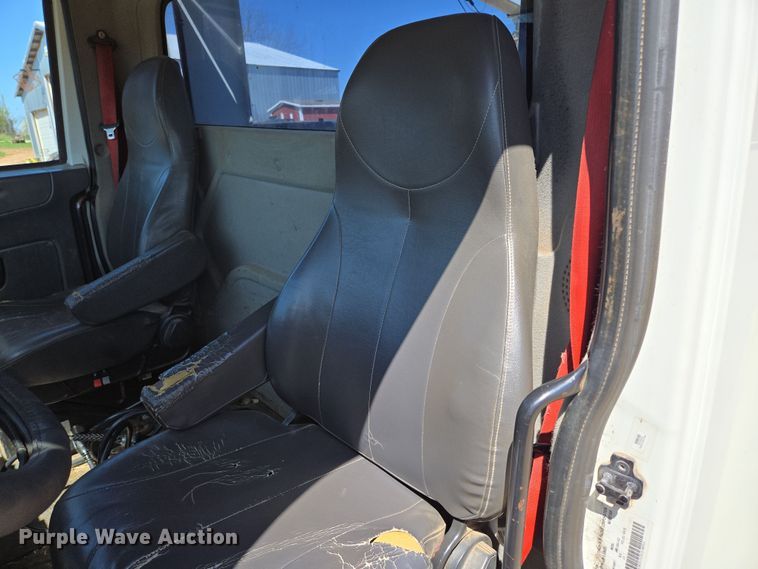 image for item EN3604 2009 International 4400 SBA utility / service truck