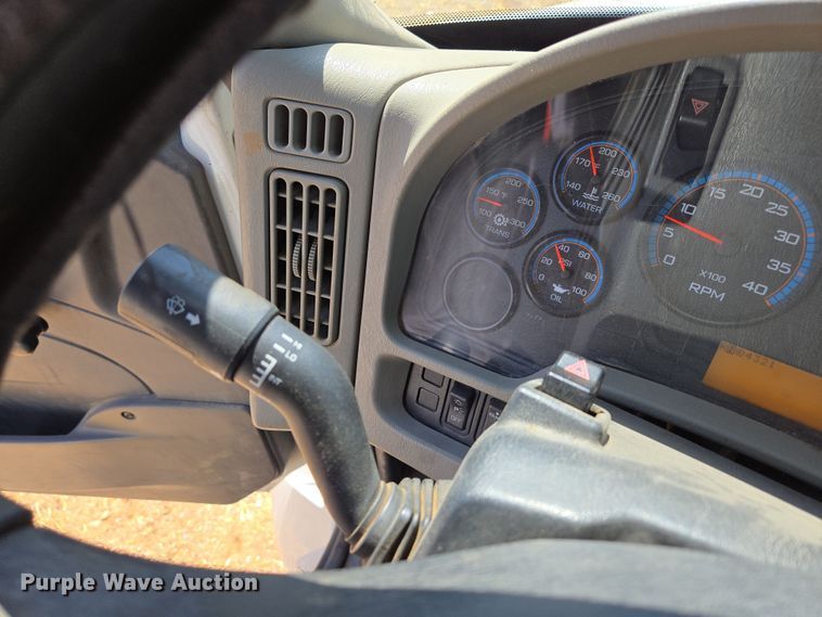 image for item EN3604 2009 International 4400 SBA utility / service truck