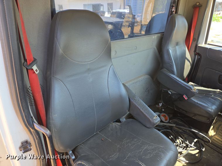 image for item EN3604 2009 International 4400 SBA utility / service truck