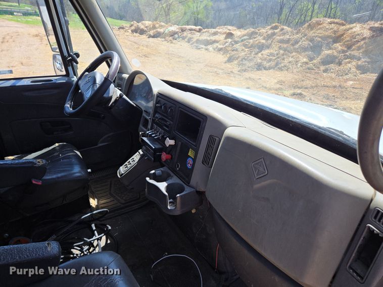 image for item EN3604 2009 International 4400 SBA utility / service truck