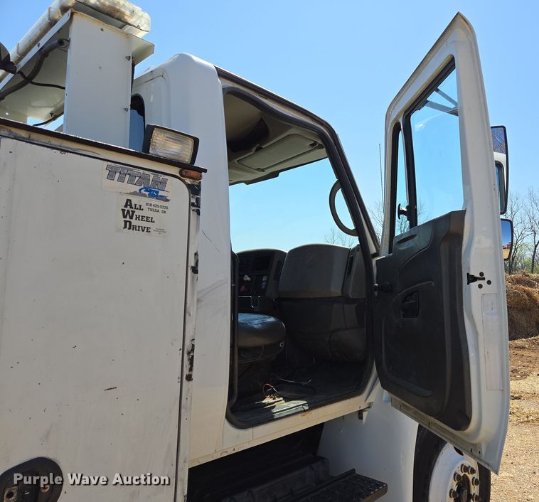 image for item EN3604 2009 International 4400 SBA utility / service truck