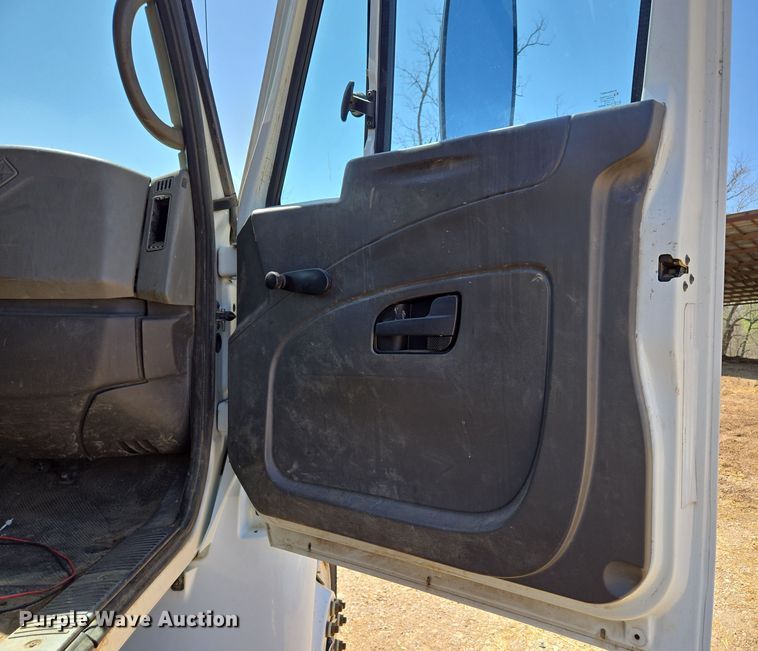 image for item EN3604 2009 International 4400 SBA utility / service truck