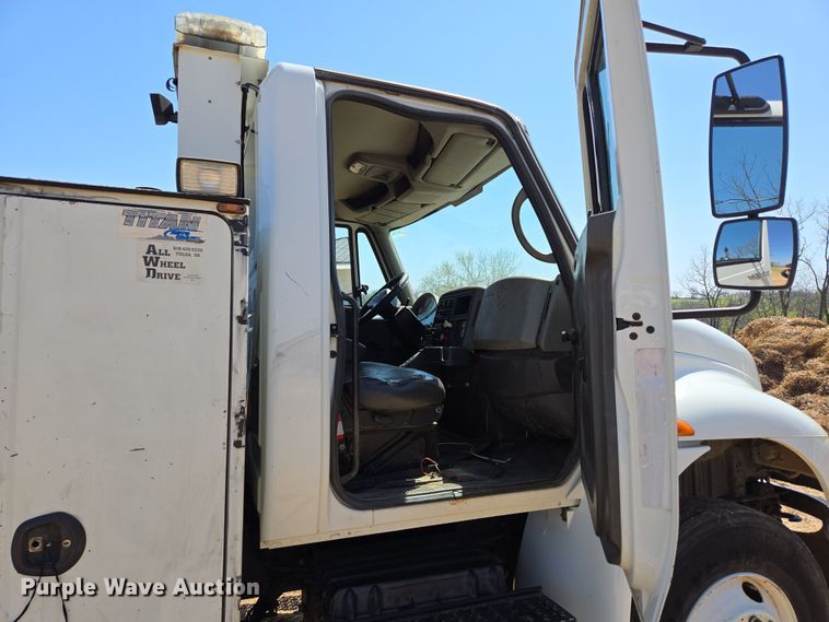 image for item EN3604 2009 International 4400 SBA utility / service truck