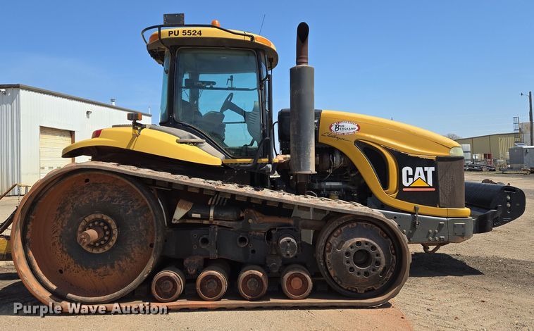 image for item EN8890 2004 Caterpillar  Challenger MT855 tractor