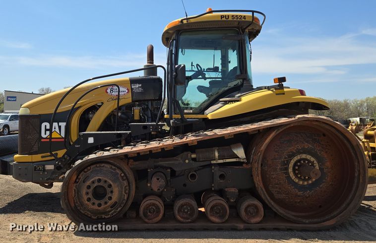image for item EN8890 2004 Caterpillar  Challenger MT855 tractor