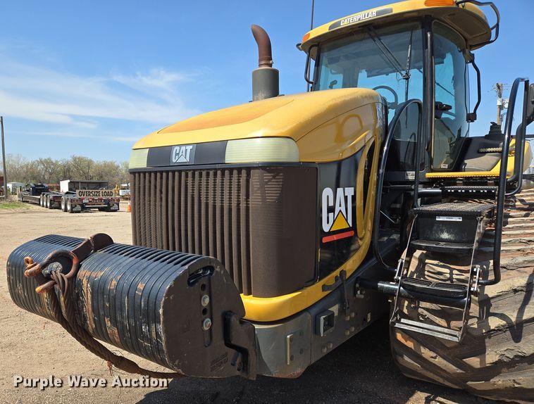 image for item EN8890 2004 Caterpillar  Challenger MT855 tractor